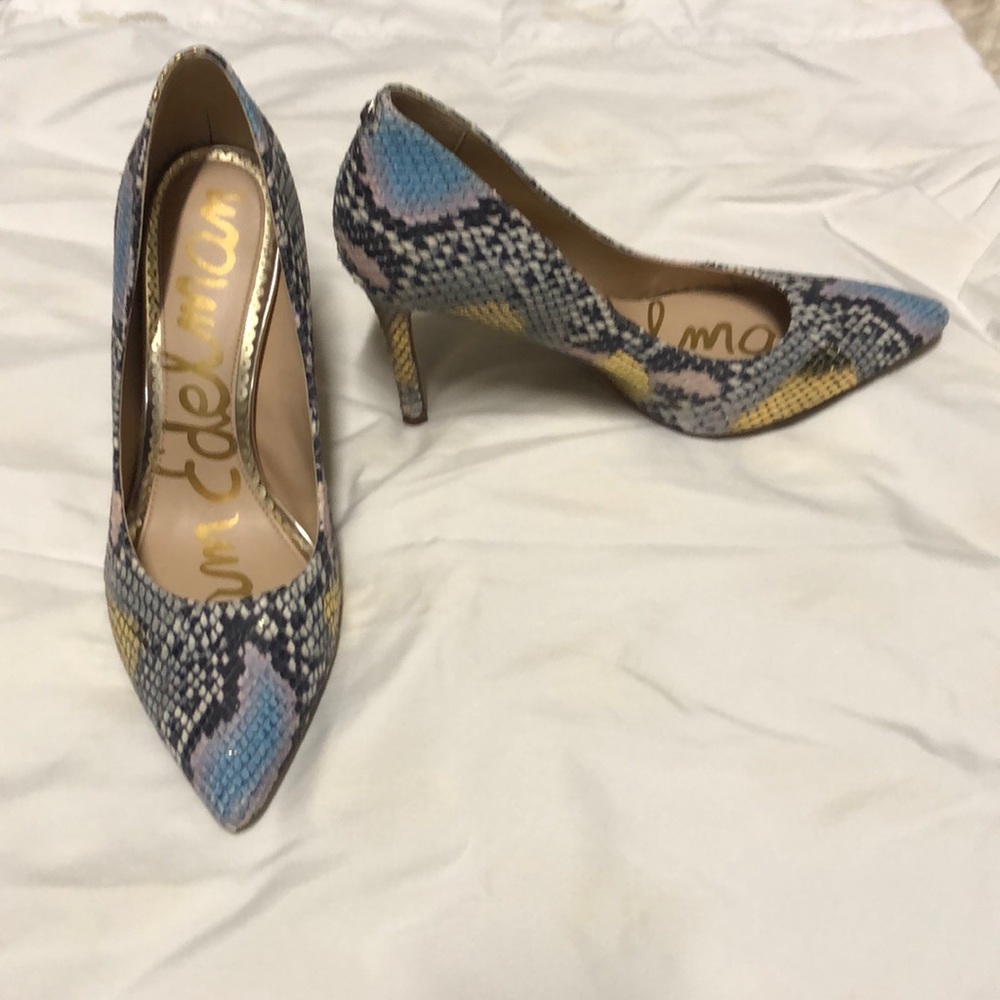 Sam Edelman blue/gold themed snake skin heels